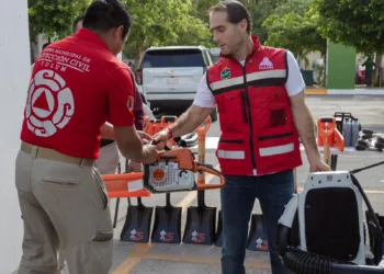 Equipan y Dignifican a Elementos de Protección Civil y Bomberos en Tulum