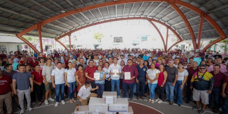 Gino Segura anuncia más de 12 mil firmas para solicitar la cancelación del cuarto muelle en Cozumel