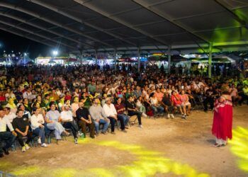 Miles Disfrutan la Feria del Carmen 2025: Nani Namú Anima al Pueblo y ¡Molotov en el Cierre!
