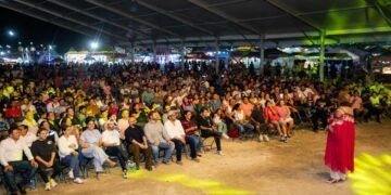 Miles Disfrutan la Feria del Carmen 2025: Nani Namú Anima al Pueblo y ¡Molotov en el Cierre!