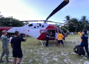 Dos trabajadores del hoteCasa Blanca en Tulum naufragaron tras quedarse sin gasolina; uno fue rescatado, el otro no sobrevivió