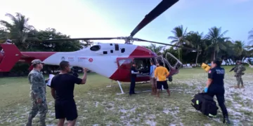 Dos trabajadores del hoteCasa Blanca en Tulum naufragaron tras quedarse sin gasolina; uno fue rescatado, el otro no sobrevivió