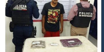 Detienen a Presunto Narcomenudista en Tulum con Más de 20 Dosis de Marihuana