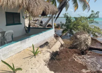 Punta Allen pierde sus playas y el turismo se desploma: habitantes piden ayuda ante la erosión y el sargazo