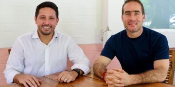 Renán Sánchez Tajonar y Diego Castañón reafirman compromiso por el desarrollo del pueblo de Tulum