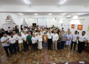 IEQROO Reconoce Larga Trayectoria de Funcionarios con 15, 20 y 25 Años de Servicio
