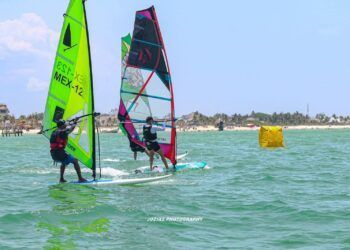 Aldo Ancona, windsurfista de Tulum, busca representar a México en campeonatos europeos de Windsurfer LT