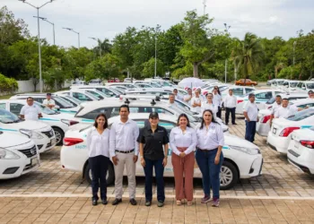 Gobierno de Estefanía Mercado impulsa taxistas de excelencia para transformar el turismo de Playa del Carmen