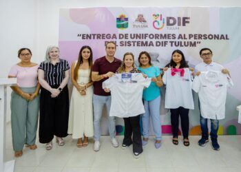 Diego Castañón dignifica al personal del DIF Tulum con entrega de uniformes
