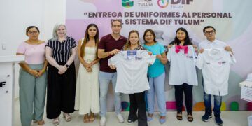 Diego Castañón dignifica al personal del DIF Tulum con entrega de uniformes