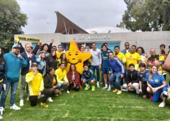 ¡La pasión que nos une! Carl’s Jr. celebra convivencia y firma de autógrafos con jugadores del Club América