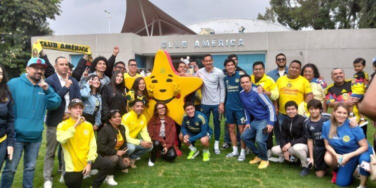 ¡La pasión que nos une! Carl’s Jr. celebra convivencia y firma de autógrafos con jugadores del Club América