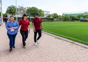 Inauguran Cancha de Pasto Sintético en la Unidad Deportiva Playa del Carmen
