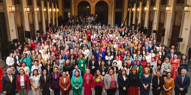 Mara Lezama Acompaña a la Presidenta Claudia Sheinbaum en la Conferencia Regional sobre la Mujer