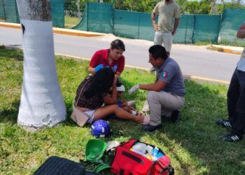 Indignación en Aldea Tulum: madre ebria derrapa en moto con su hija pequeña
