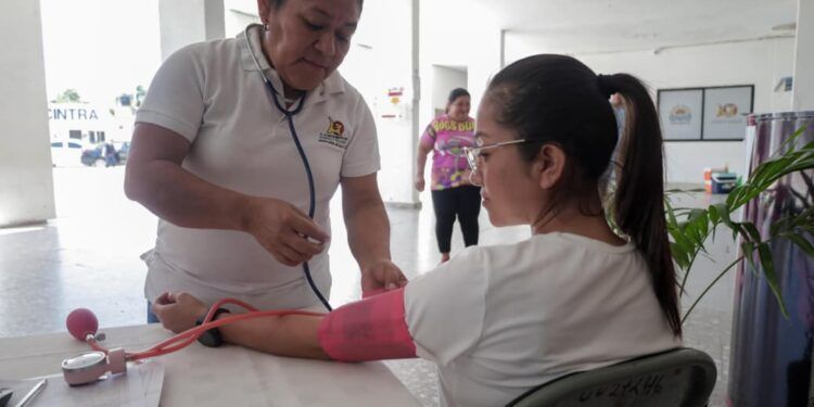 Jornada de vacunación en Chetumal: Yensunni Martínez llama a la prevención