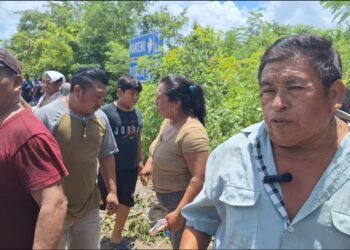 Ejidatarios de Sacalaca bloquean crucero en protesta por apagón de cuatro días