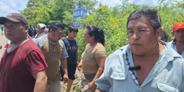 Ejidatarios de Sacalaca bloquean crucero en protesta por apagón de cuatro días