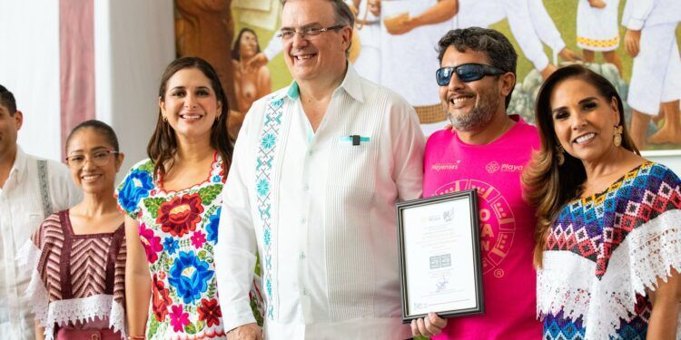Artesanos y Productores de Playa del Carmen Reciben Certificados «Hecho en México»