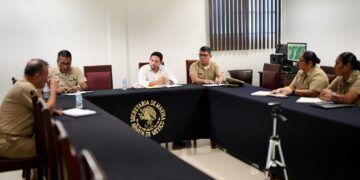 Renán Sánchez Tajonar se Reúne con Autoridades Navales para Proteger la Laguna de Bacalar