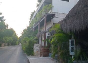 Trabajadores denuncian falta de pago en hotel de Tulum