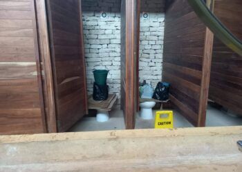 Usuarios denuncian mal estado de baños en el Parque del Jaguar pese a altos cobros