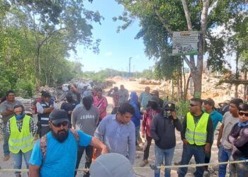 Trabajadores mantienen paro en obra de Plaza Las Américas por segundo día consecutivo
