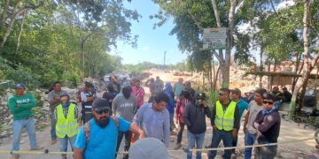 Trabajadores mantienen paro en obra de Plaza Las Américas por segundo día consecutivo