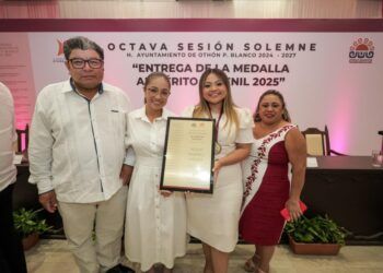 Talentosa chetumaleña es galardonada con la Medalla al Mérito Juvenil de Othón P. Blanco 2025