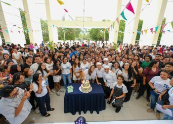 Reconoce Mara Lezama los 25 años de la Universidad del Caribe como institución de excelencia académica
