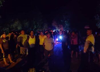 Comunidades de la zona maya bloquean carretera en protesta por fallas eléctricas