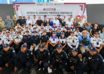 Entregan Mara Lezama y Ana Paty Peralta 725 cámaras corporales a la policía de Benito Juárez para reforzar seguridad y transparentar la actuación policial