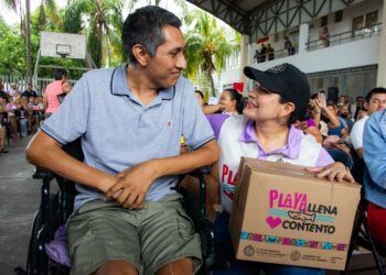 Estefanía Mercado cumple su palabra; tres mil familias reciben su despensa del programa “Playa Llena, Corazón Contento”