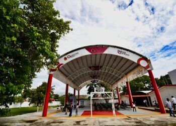 Tras 39 años de espera, Mara Lezama entrega domo en primaria “Guadalupe Victoria” de Chetumal