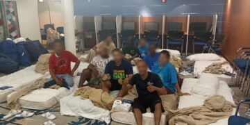 Marina brinda atención médica a 10 náufragos rescatados por crucero turístico en el Mar Caribe