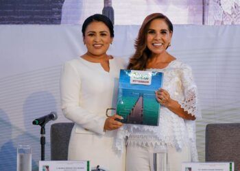 Mara Lezama acompaña a Blanca Merari en su Primer Informe de Gobierno en Puerto Morelos