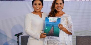 Mara Lezama acompaña a Blanca Merari en su Primer Informe de Gobierno en Puerto Morelos
