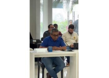 Regidor Juan Novelo impulsa regulación estricta del servicio de grúas en Playa del Carmen
