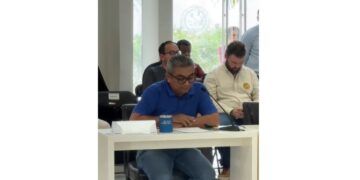 Regidor Juan Novelo impulsa regulación estricta del servicio de grúas en Playa del Carmen