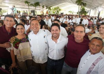 Renán Sánchez Tajonar acompaña a la presidenta Claudia Sheinbaum en su informe al pueblo de Quintana Roo