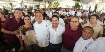 Renán Sánchez Tajonar acompaña a la presidenta Claudia Sheinbaum en su informe al pueblo de Quintana Roo