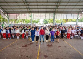 Entregan zapatos escolares a 400 estudiantes de secundaria en Tulum