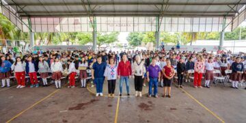 Entregan zapatos escolares a 400 estudiantes de secundaria en Tulum