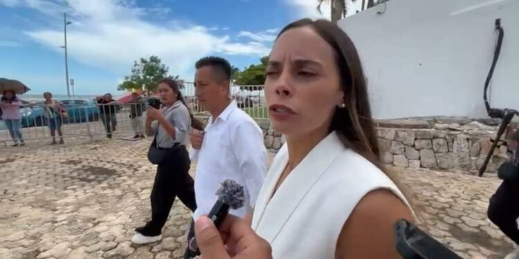 Ana Patricia Peralta evita responder sobre señalamientos de vínculos con “La Barredora”