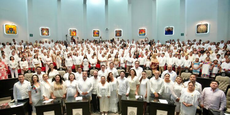 Realiza la XVIII Legislatura una sesión solemne para conmemorar el 51 aniversario de Quintana Roo