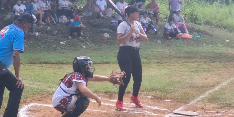 Bravas de Santa Rosa superan 6-2 a Diablillas Mestizas en amistoso de softbol femenil