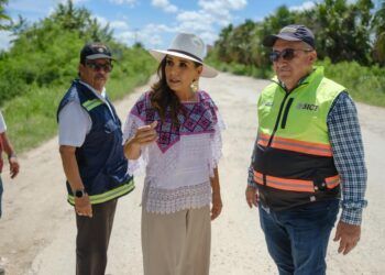 Mara Lezama anuncia rehabilitación y modernización del camino Kantunilkín–Chiquilá en Lázaro Cárdenas con apoyo de la SICT