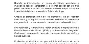 Invasores agreden a periodista e incendian vehículo oficial durante desalojo en Playa del Carmen