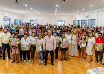 Entregan 300 canastas básicas a jefas de familia en Tulum para apoyar la economía familiar