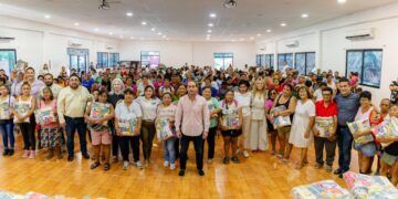 Entregan 300 canastas básicas a jefas de familia en Tulum para apoyar la economía familiar